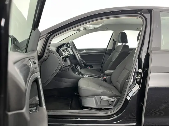 Volkswagen e-Golf {SOH-88%} 2019 Elektrisch 8