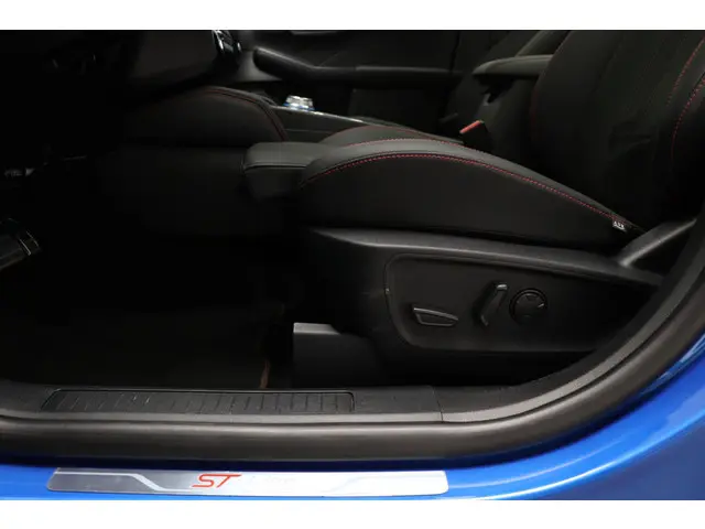 Ford Kuga 2.5 PHEV ST-Line X 2025 Hybride Benzine 31