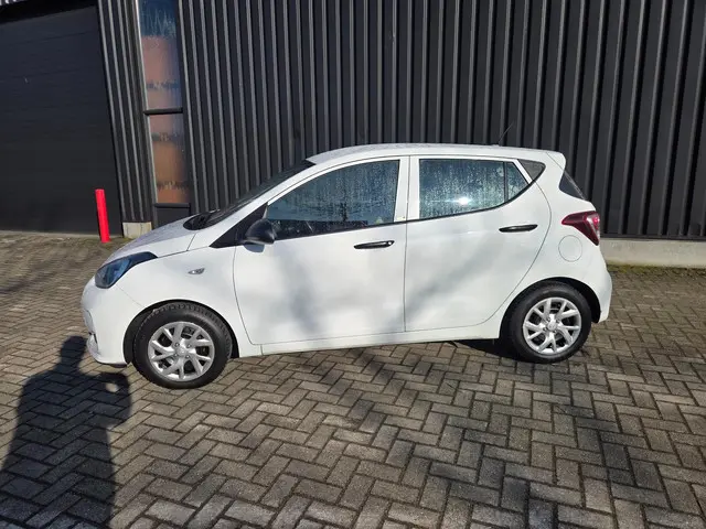 Hyundai i10 1.0i i-Motion Comfort Plus 2019 Benzine 3