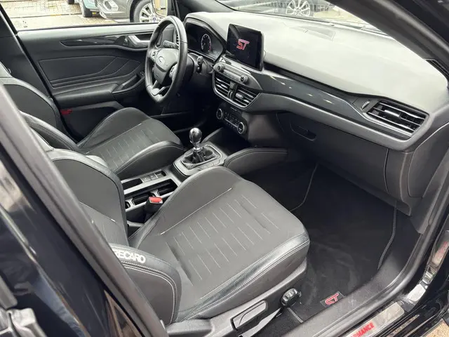Ford Focus Wagon 2.3 EcoBoost ST-3 2020 Benzine 28