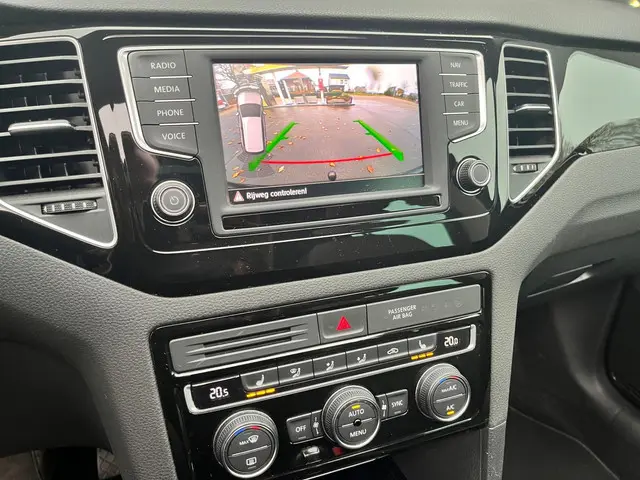 Volkswagen Golf Sportsvan 1.4 TSI Highline 2017 Benzine 13