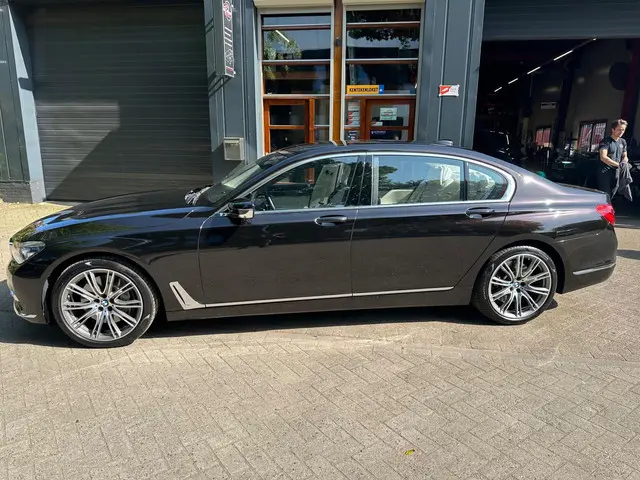 BMW 7 Serie 750Li xDrive High Executive 2017 Benzine 4