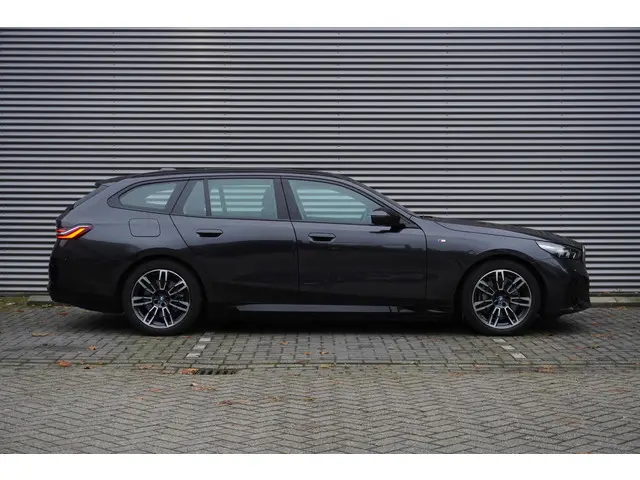 BMW i5 Touring eDrive40 2025 Elektrisch 4
