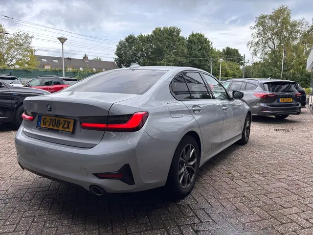 BMW 3 Serie 320i High Executive Edition 2020 Benzine 5