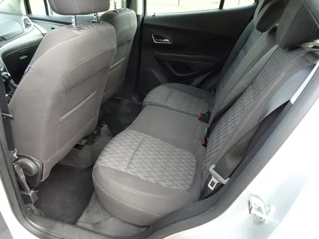 Opel Mokka 1.6 Cosmo 4x4 allroad 2013 Benzine 10