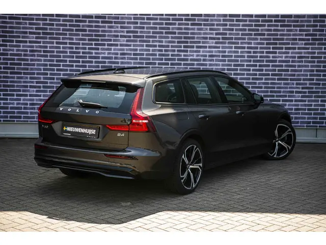 Volvo V60 2.0 B4 Plus Dark 2023 Benzine 16