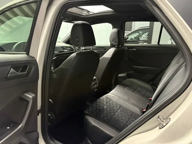 Volkswagen T-Roc 1.5 TSI R-Line PANO 2025 2025 Benzine 14