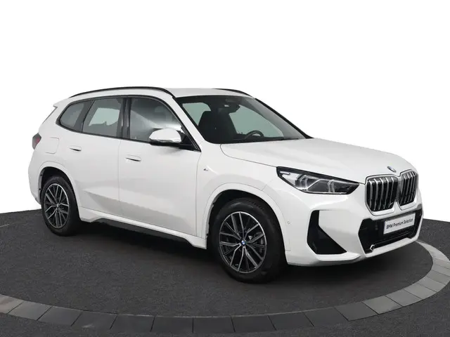 BMW X1 sDrive18i 2023 Benzine 12