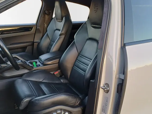 Porsche Cayenne 2