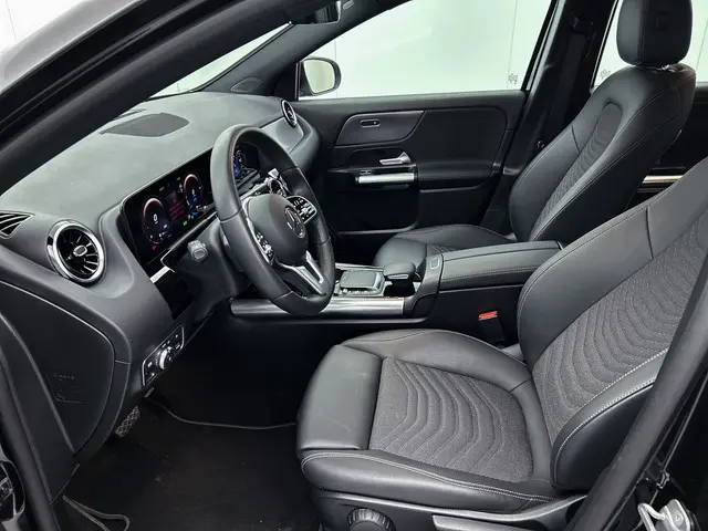 Mercedes-Benz GLA 250 e Luxury Line 2023 Hybride Benzine 15
