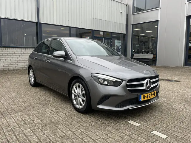 Mercedes-Benz B-Klasse 180 Launch Edition 2020 Benzine 63