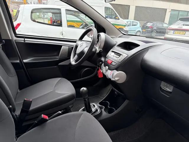 Toyota Aygo 1.0 VVT-i Comfort 2013 Benzine 5