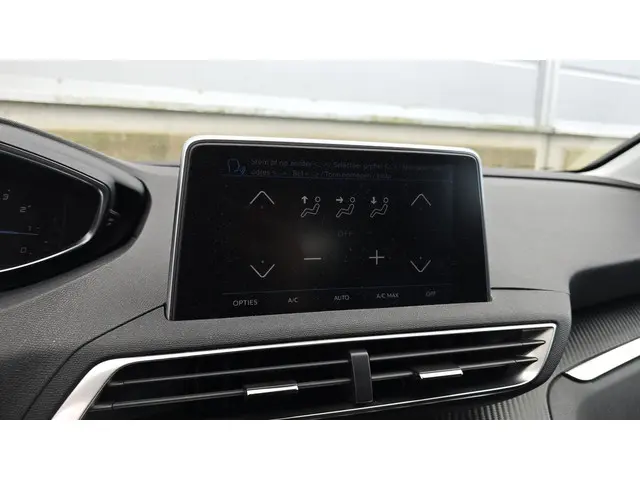 Peugeot 3008 1.2 PureTech Active 2018 Benzine 22