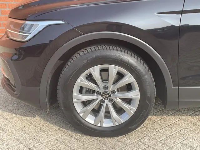 Volkswagen Tiguan 1.5 TSI 150pk DSG Life 2021 Benzine 25