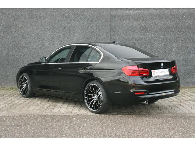 BMW 3 Serie 318i Centennial Executive 2016 Benzine 4