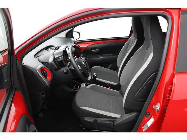 Toyota Aygo 1.0 VVT-i x-play 2021 Benzine 17