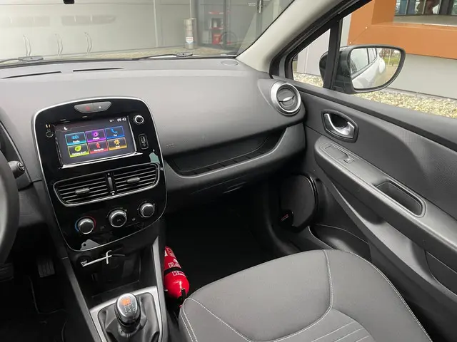 Renault Clio 0.9 TCe Limited 2018 Benzine 24