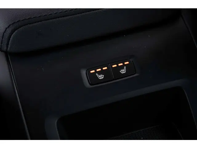 Volvo V60 2.0 B3 Essential Edition 2023 Benzine 24