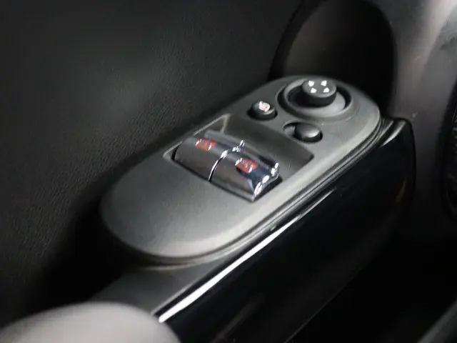 MINI 3-Deurs Cooper 2023 Benzine 21