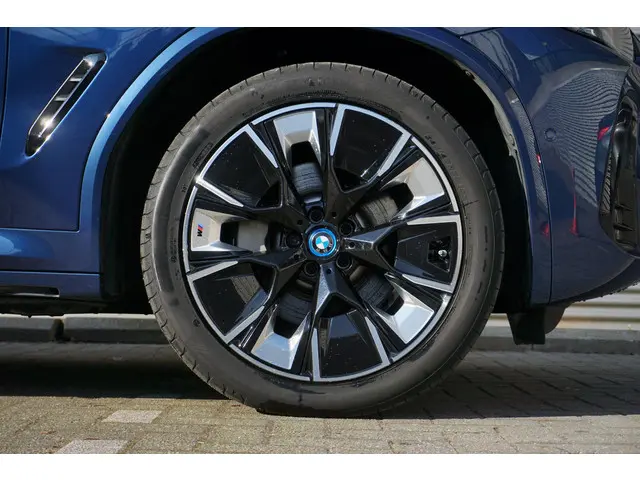 BMW iX3 High Executive 80 kWh 2023 Elektrisch 6