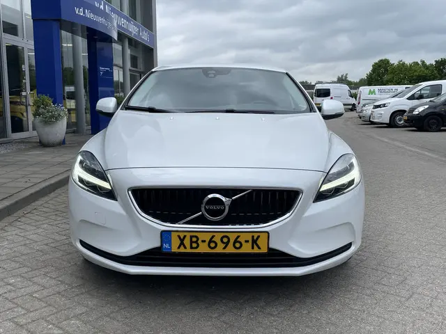 Volvo V40 3