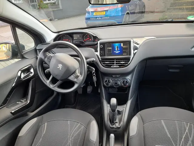 Peugeot 208 1.0 VTi Access 2013 Benzine 9
