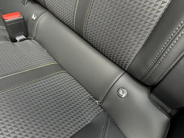 Peugeot 2008 1.2 Turbo 130 PK GT 2022 Benzine 33