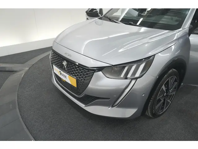 Peugeot 208 PureTech 131 EAT8 GT 2023 Benzine 17