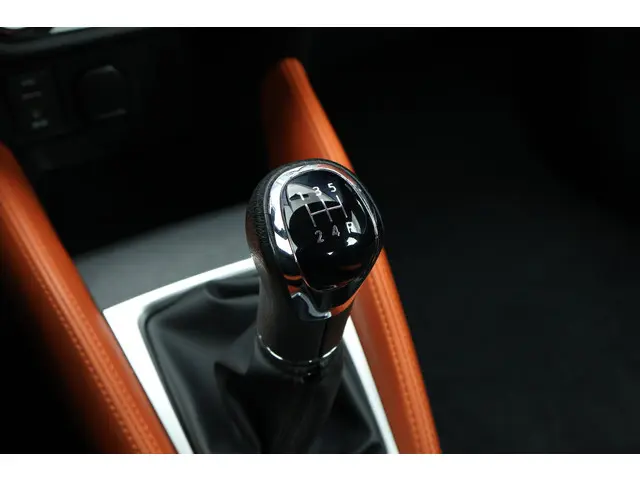 Nissan Micra 1.0L Acenta 2018 Benzine 27