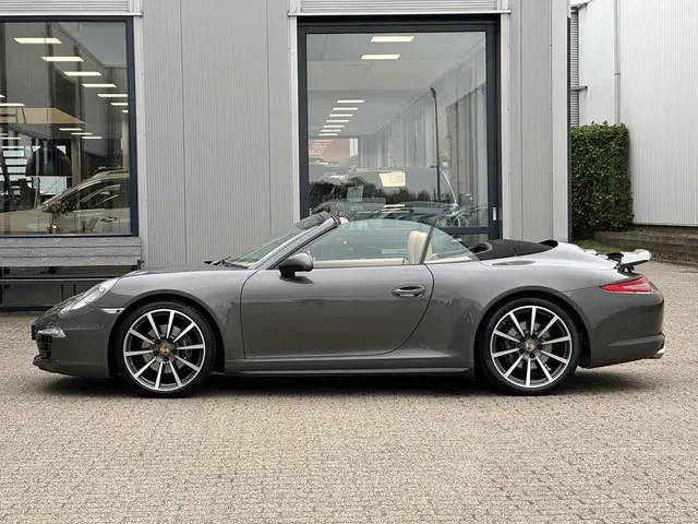 Porsche 911 Cabrio 3.4 Carrera 4 2013 Benzine 45