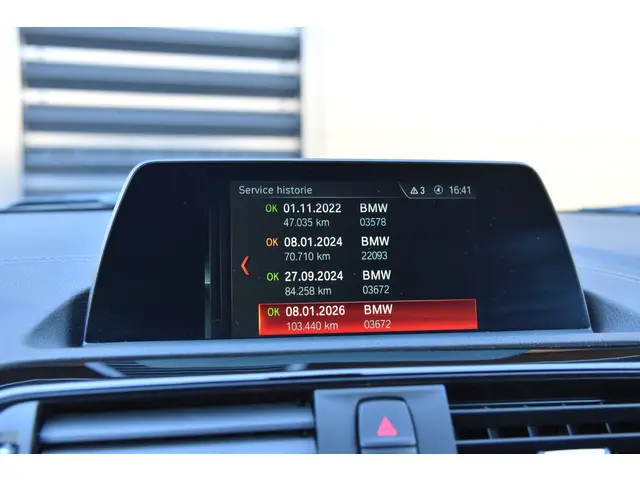 BMW 1 Serie 118i Executive 2018 Benzine 22