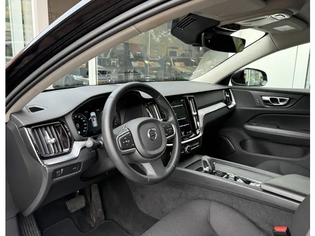 Volvo V60 2.0 B4 Momentum Bus. 2022 Benzine 10