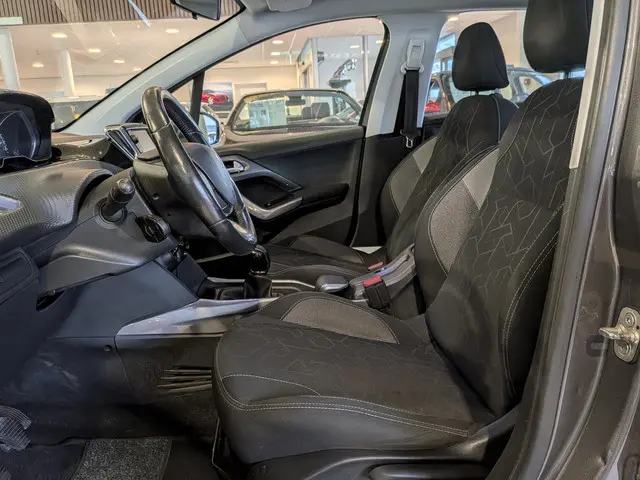 Peugeot 2008 1.2 PureTech Blue Lion 2017 Benzine 6