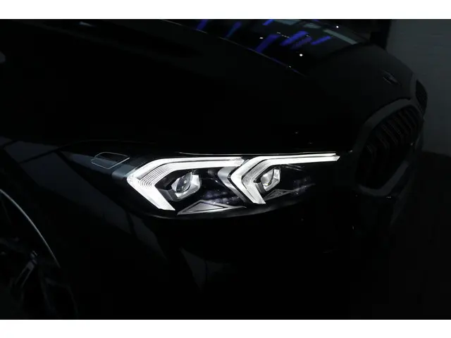 BMW 3 Serie Touring 318i 2024 Benzine 12