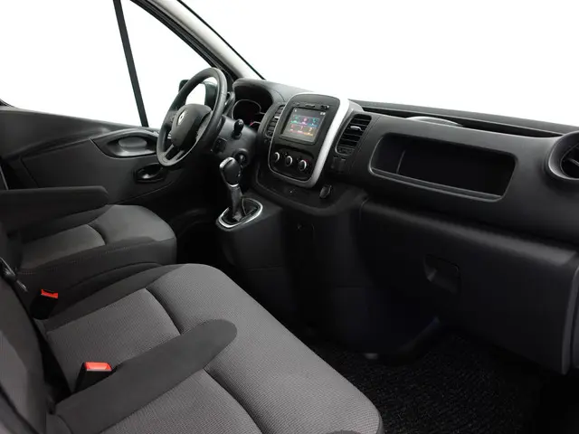 Renault Trafic 2.0 dCi145pk automaat L1H1 2021 Diesel 43