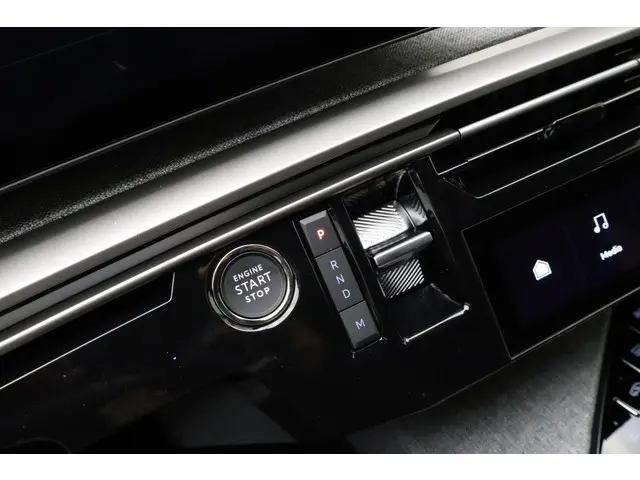 Peugeot 5008 1.2 Hybrid 145 Allure 2025 Hybride Benzine 30