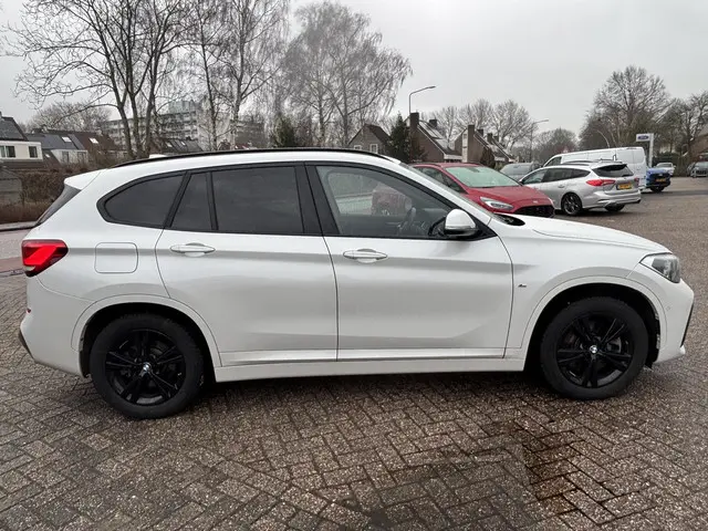 BMW X1 xDrive25e M Sport 2021 Hybride Benzine 8