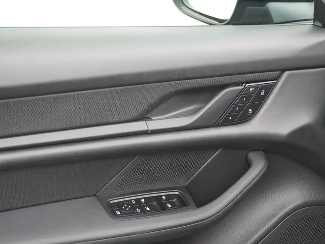 Porsche Taycan Sport Turismo 83 kWh 2022 Elektrisch 16
