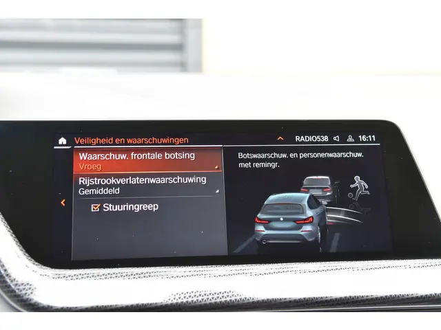 BMW 1 Serie 118i Executive Edition 2020 Benzine 18