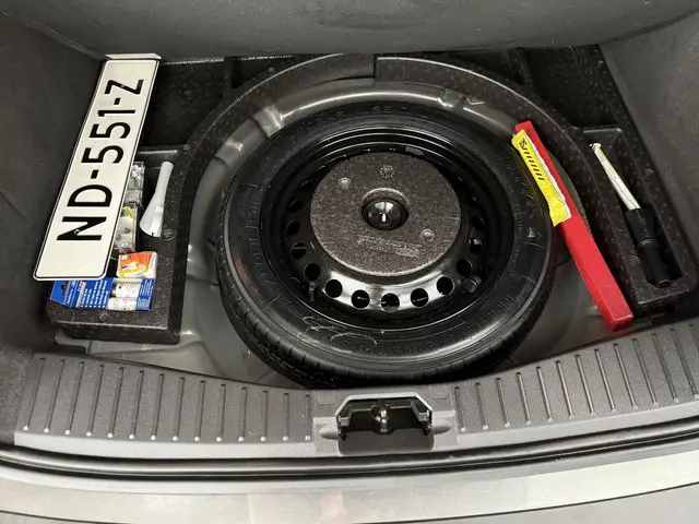 Ford C-MAX 1.5 Titanium 2017 Benzine 26