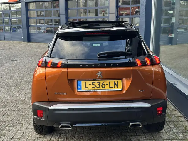 Peugeot 2008 1.2 Turbo 130 PK GT Pack 2021 Benzine 6