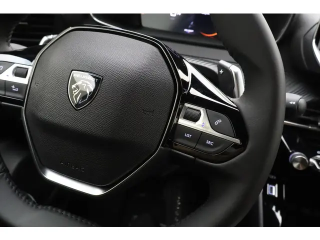 Peugeot 2008 1.2 Hybrid 145 Allure 2025 Hybride Benzine 20