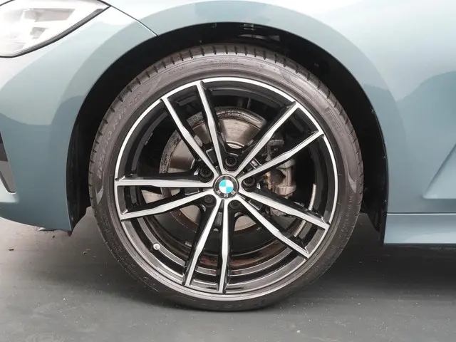 BMW 3 Serie 318i Executive Edition 2020 Benzine 26