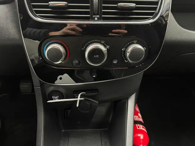 Renault Clio 0.9 TCe Limited 2018 Benzine 31