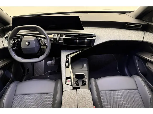 Peugeot e-3008 Allure 73 kWh 2024 Elektrisch 16