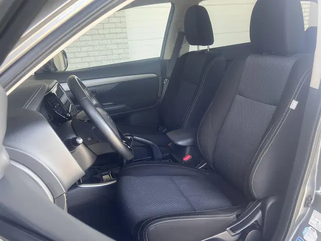 Mitsubishi Outlander 2.0 Business Edition 2018 Benzine 27