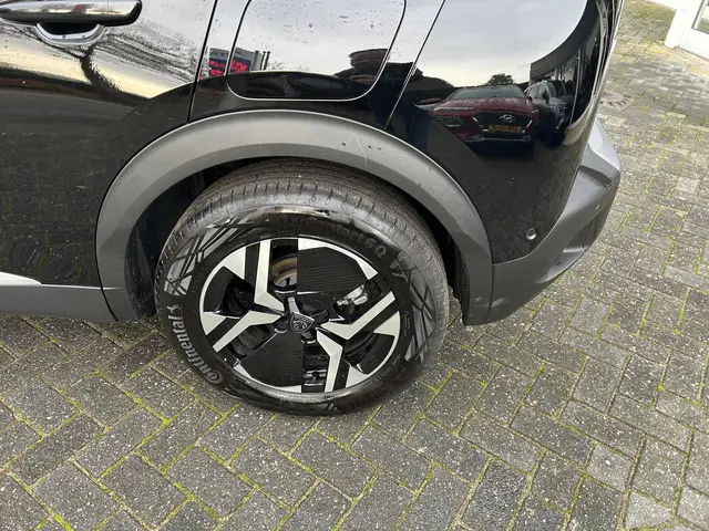 Peugeot 2008 1.2 Hybrid 145 Allure 2025 Hybride Benzine 11