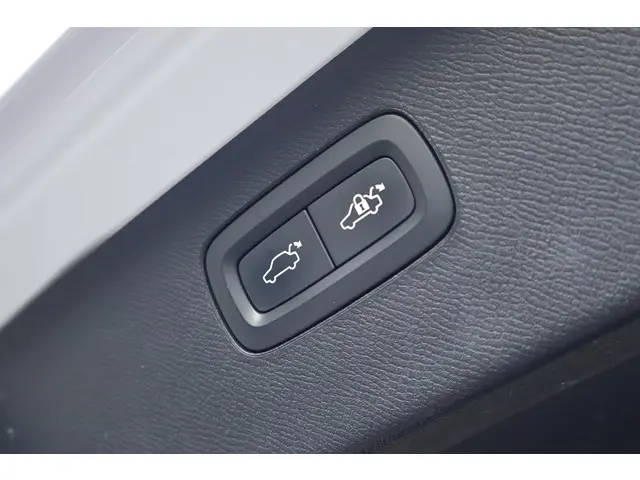 Volvo XC90 B6 AWD R-Design 2022 Benzine 28