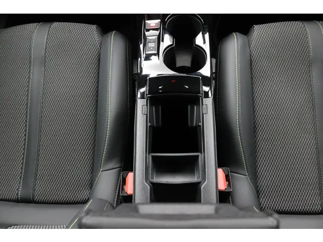 Peugeot 2008 1.2 Hybrid 136 GT 2024 Hybride Benzine 30