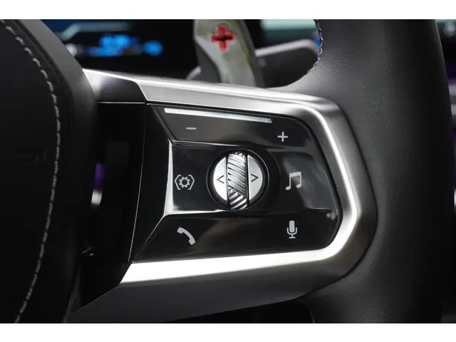 BMW 7 Serie M760e xDrive 2023 Hybride Benzine 38